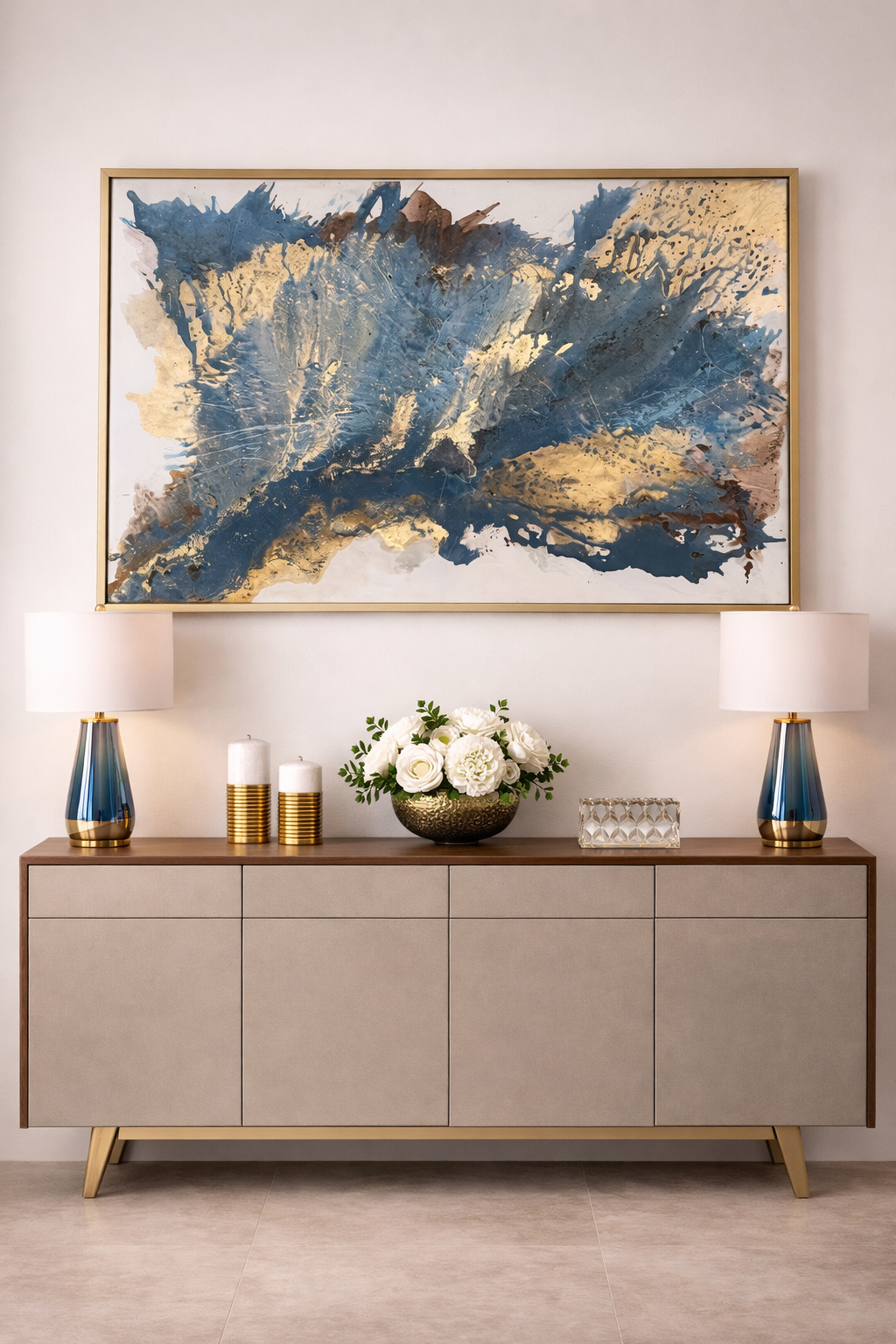 Cuadro azul con oleaje de oro